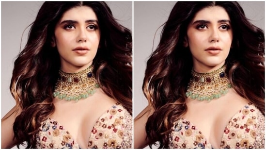 Styled by fashion stylist Ayesha Amin Nigam, Sanjana wore her tresses open in wavy curls with a middle part and decked up in nude eyeshadow, black eyeliner, black kohl, mascara-laden eyelashes, drawn eyebrows, contoured cheeks and a shade of nude lipstick. (Instagram/@sanjanasanghi96)