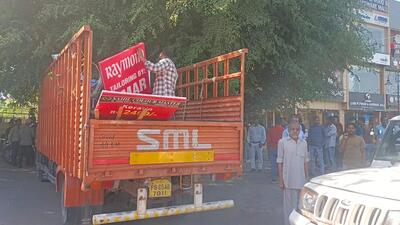 MC teams removing illegal encroachment from Phase 7 market in Mohali. (HT Photo) MC teams removing illegal encroachment from Phase 7 market in Mohali. (HT Photo)