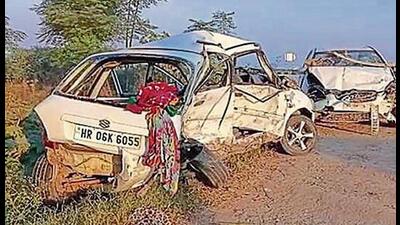 Three members of a Machhiwara family died while four others suffered injuries in a head-on collision between two cars on a bypass in Samrala late on Saturday night. Three members of a Machhiwara family died while four others suffered injuries in a head-on collision between two cars on a bypass in Samrala late on Saturday night.