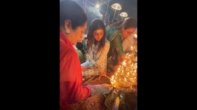 Shilpa Shetty is lighting the lamp in Kashi with her mother Sunanda Shetty. (Instagram/@theshilpashetty) Shilpa Shetty is lighting the lamp in Kashi with her mother Sunanda Shetty. (Instagram/@theshilpashetty)