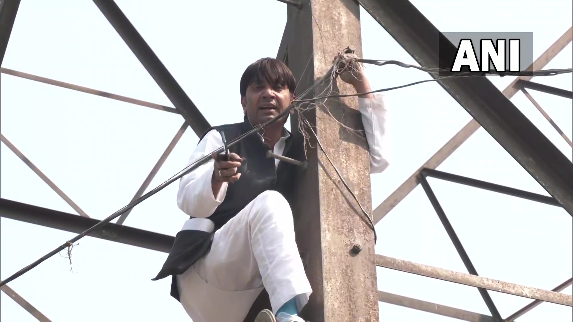 Former AAP Councillor Haseeb-ul-Hasan allegedly unhappy over not being given ticket for upcoming MCD poll, climbs a transmission tower near Shastri Park Metro Station in Delhi. (ANI) Former AAP Councillor Haseeb-ul-Hasan allegedly unhappy over not being given ticket for upcoming MCD poll, climbs a transmission tower near Shastri Park Metro Station in Delhi. (ANI)