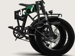 The Doodle v2 has a speed of 25 kilometres per hour (kmph) and a range of 55+km.