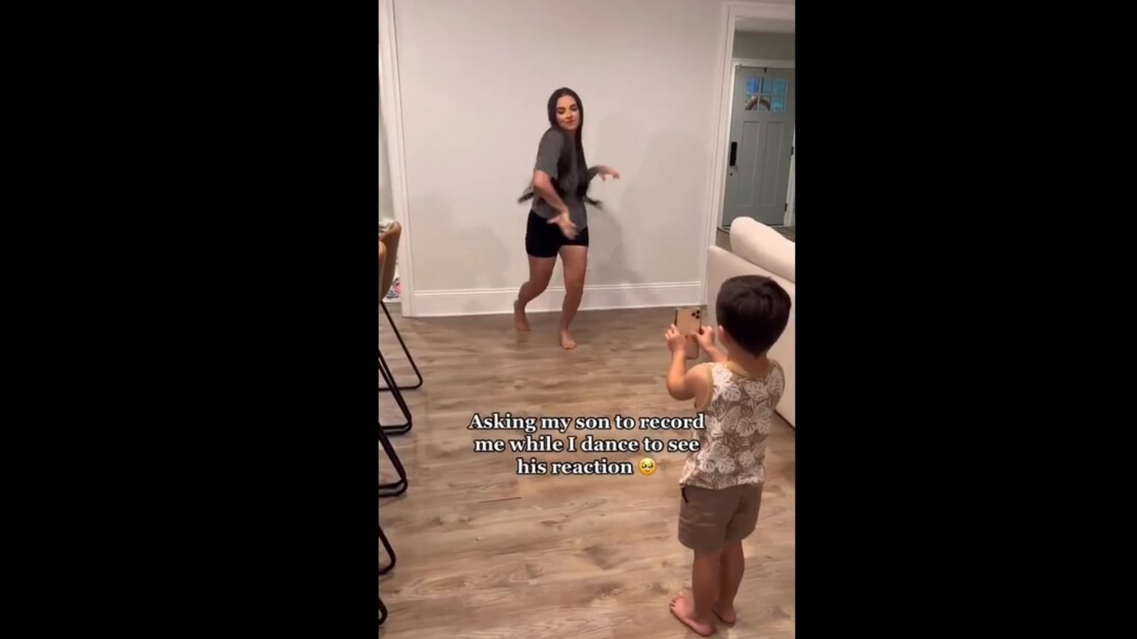 Kid thinks hes recording moms dance, she tricks him in capturing his reaction Trending