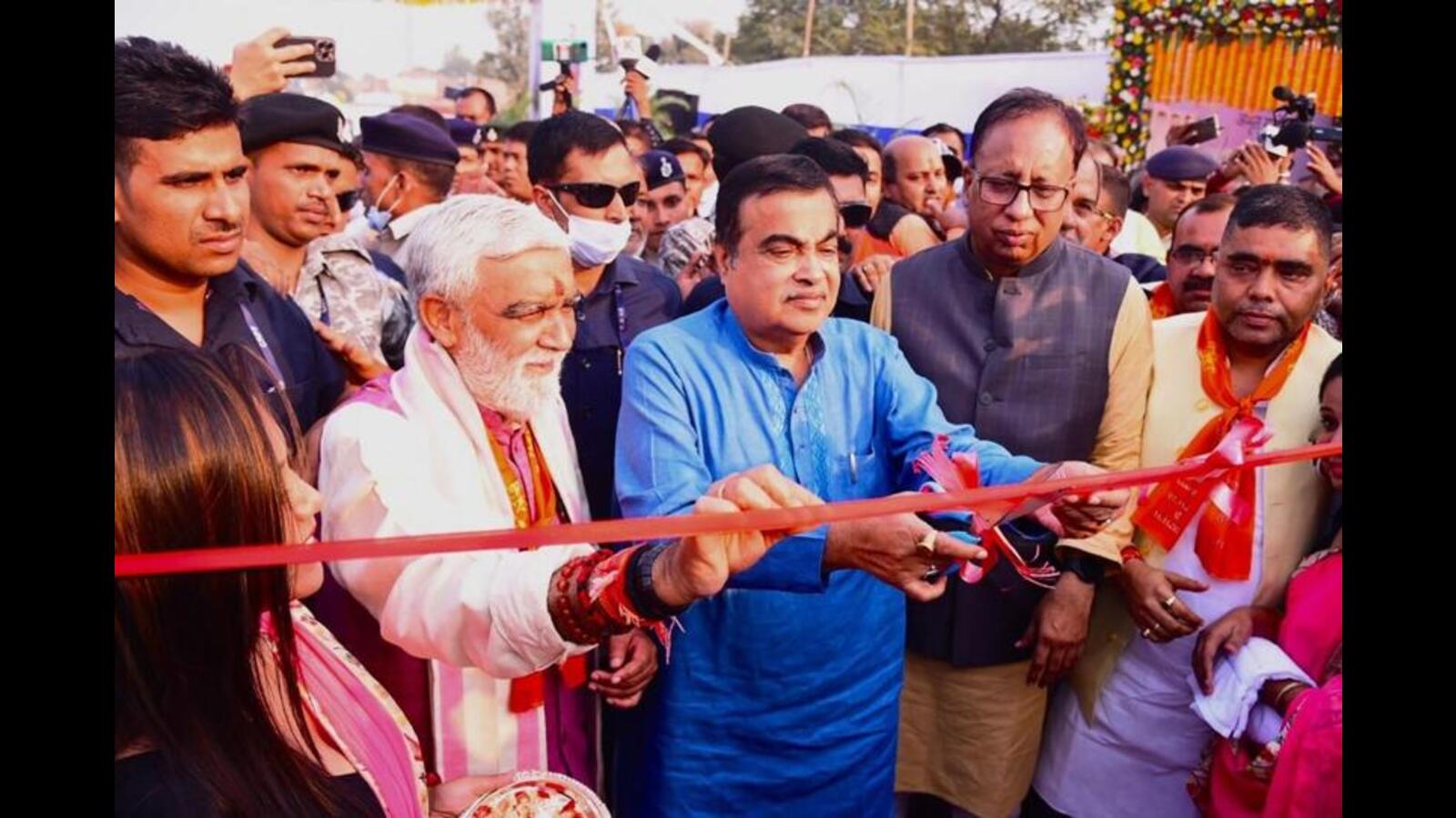 Gadkari promises 13 green e-ways, economic corridors in Bihar by 2024