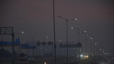 Ghaziabad, India - November 13, 2022: Commuters pass through a smog-filled Ghaziabad-Delhi-Meerut Expressway near Mehrauli, in Ghaziabad, India, on Sunday, November 13, 2022. (Photo by Sakib Ali/ Hindustan Times) Ghaziabad, India - November 13, 2022: Commuters pass through a smog-filled Ghaziabad-Delhi-Meerut Expressway near Mehrauli, in Ghaziabad, India, on Sunday, November 13, 2022. (Photo by Sakib Ali/ Hindustan Times)