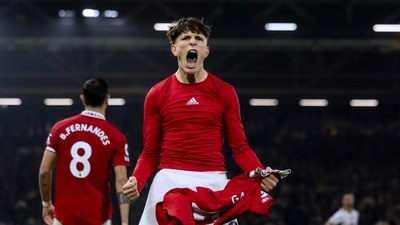 Alejandro Garnacho celebrates scoring his side's winning goal during the Premier League soccer match between Fulham and Manchester United at Craven Cottage. (AP) Alejandro Garnacho celebrates scoring his side's winning goal during the Premier League soccer match between Fulham and Manchester United at Craven Cottage. (AP)