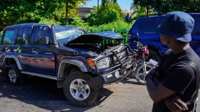 A person looks at the vehicle of Eric Jean-Baptiste, former presidential candidate and leader of the Rally of Progressive National Democrats, as it sits near the police station in P�tion-ville, Haiti, on November 14, 2022. (AFP)