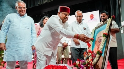 Karnataka Governor Thaawarchand Gehlot pays tribute to India's first prime minister Jawaharlal Nehru on his birth anniversary, celebrated as Children's Day, at Cubbon Park in Bengaluru. (PTI)