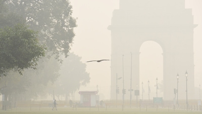 Delhi reported a marginal improvement in its index and a jump from “very poor” to “poor” with an AQI of 294. (Photo by Arvind Yadav/ Hindustan Times)