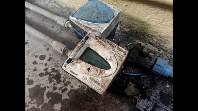 Civic activist Vivek Velankar on Monday demanded that water meters first be installed at the homes of PMC office-bearers and PMC and government offices (HT FILE PHOTO)