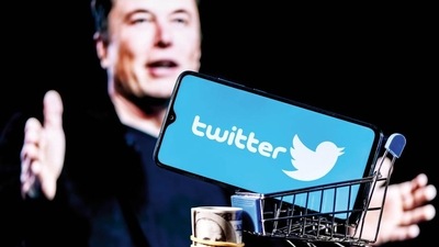 Twitter hasn't said how many contract workers it cut. The company gutted its communications department and hasn't responded to media requests. (HT_PRINT) Twitter hasn't said how many contract workers it cut. The company gutted its communications department and hasn't responded to media requests. (HT_PRINT)
