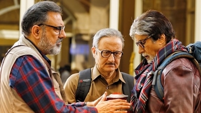 Boman Irani, Anupam Kher and Amitabh Bachchan in a still from Uunchai. Boman Irani, Anupam Kher and Amitabh Bachchan in a still from Uunchai.