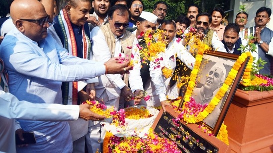 Congress MP Pramod Tiwari and Uttar Pradesh party Provincial President Ajay Rai pay floral tribute to India's first prime minister Jawaharlal Nehru on his 133rd birth anniversary at Anand Bhawan in Prayagraj.(ANI)