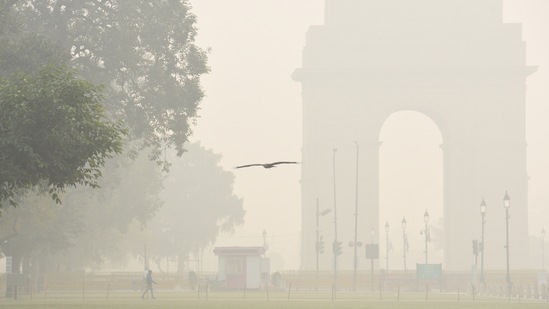 Delhi reported a marginal improvement in its index and a jump from “very poor” to “poor” with an AQI of 294. (Photo by Arvind Yadav/ Hindustan Times) 