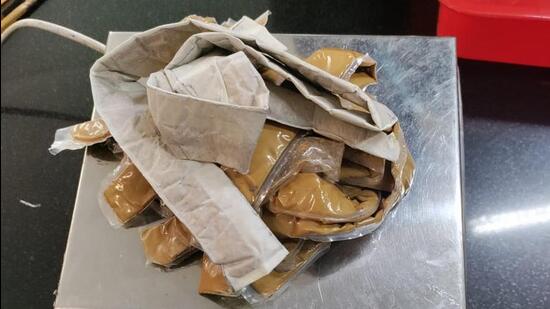 Customs officials at the Shaheed Bhagat Singh International Airport arrested a passenger from Dubai with 1.2kg gold, in paste form, concealed in his clothes and turban. (HT Photo)