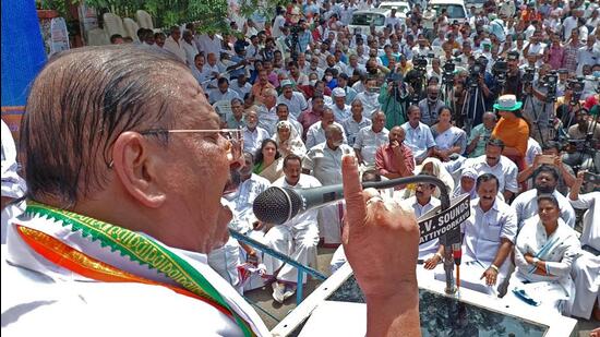 Thiruvananthapuram, Nov 03 (ANI): Kerala Congress President K Sudhakaran speaks during a protest alleging failure of the Left Democratic Front (LDF) government on several fronts, in front of Secretariat, in Thiruvananthapuram on Thursday. (ANI Photo) (Sreeram DK)