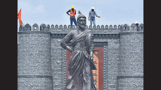 As the state politics gets increasingly fragmented, Shivaji remains the lodestar with all parties claiming allegiance to his legacy (HT PHOTO)