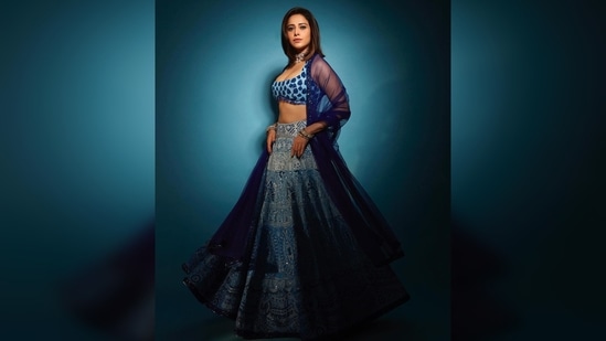 Nushrratt Bharuccha accessorised her look with jewellery from AZOTIIQUE by Varun Raheja.(Instagram/@nushrrattbharuccha)