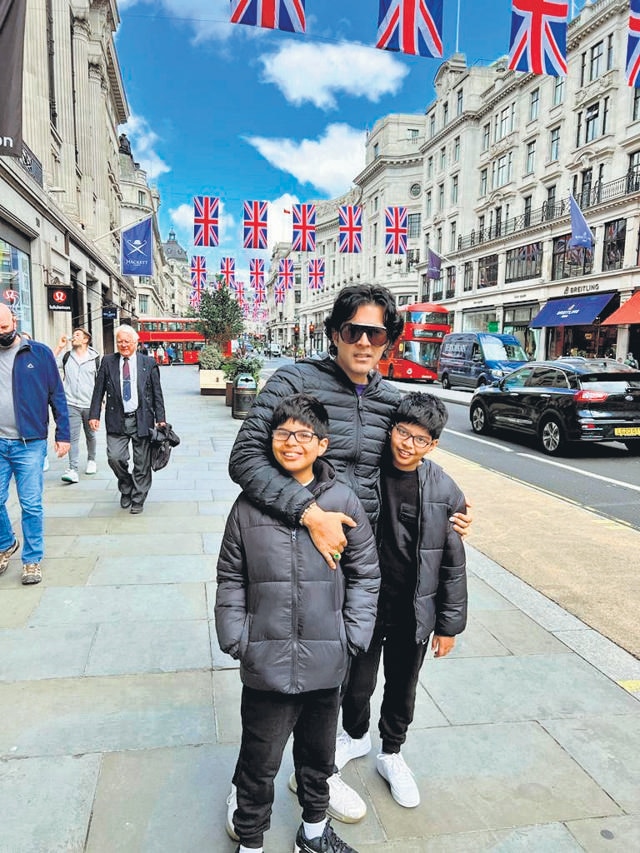 Ayaan Ali Bangash with kids Zohaan Ali Bangash and Abeer Ali Bangash.