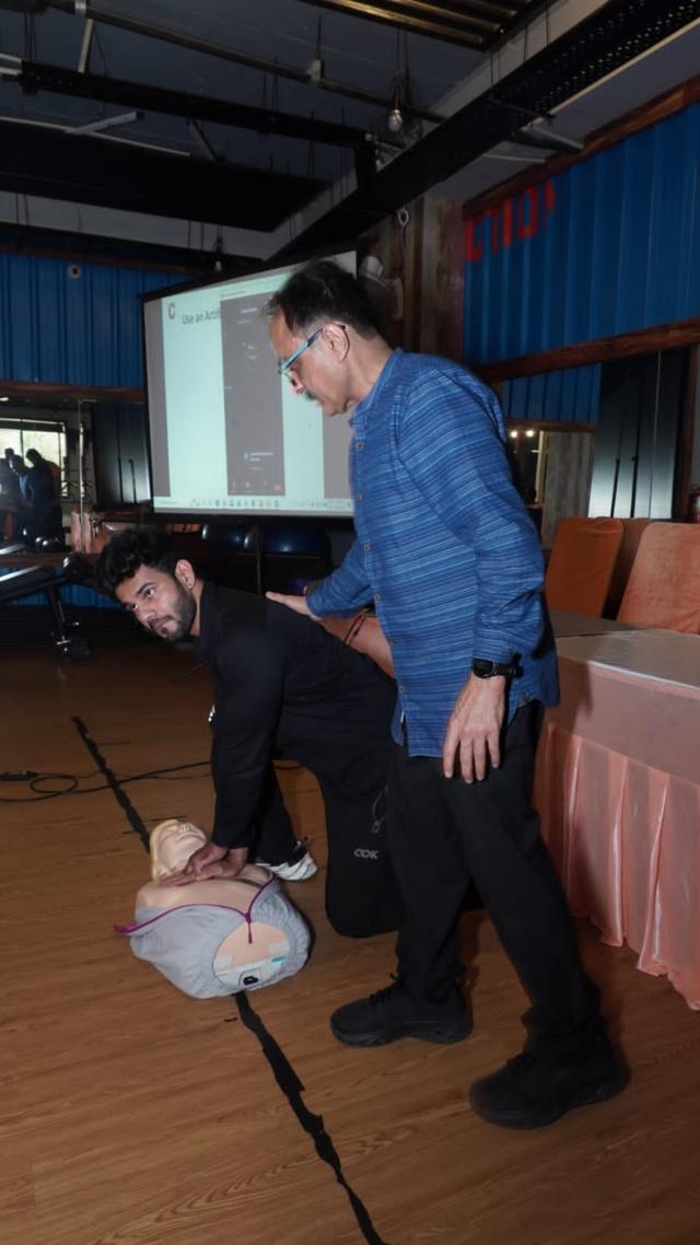 A session on CPR by Prof Aditya Kapoor at Fusion Fitness Gym in Lucknow A session on CPR by Prof Aditya Kapoor at Fusion Fitness Gym in Lucknow