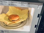 Man orders 20 hamburgers every week.(Twitter/@AraDG11) Man orders 20 hamburgers every week.(Twitter/@AraDG11)