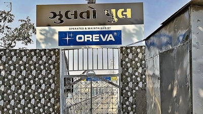The Oreva Group got the contract to maintain the cable bridge in Morbi that collapsed on October 30, leading to the death of 135 people, including 48 children. (HT photo) The Oreva Group got the contract to maintain the cable bridge in Morbi that collapsed on October 30, leading to the death of 135 people, including 48 children. (HT photo)