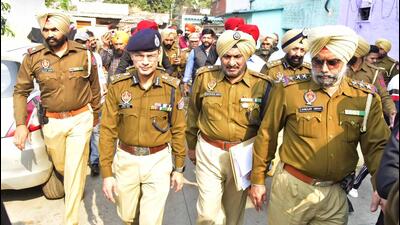 Punjab DGP Gaurav Yadav along with other senior police officials supervising the cordon and search operation in Ludhiana on Tuesday. (Gurpreet Singh/Hindustan Times) Punjab DGP Gaurav Yadav along with other senior police officials supervising the cordon and search operation in Ludhiana on Tuesday. (Gurpreet Singh/Hindustan Times)