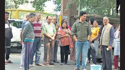 Residents of Vasant Kunj Sector C, Pocket 8 protest the lack of water in the neighbourhood. (ANI) Residents of Vasant Kunj Sector C, Pocket 8 protest the lack of water in the neighbourhood. (ANI)