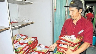 At present, the IRCTC has to get the menus, comprising mostly of standardised food items and beverages. (Representational Image) (Karun Sharma/HT) At present, the IRCTC has to get the menus, comprising mostly of standardised food items and beverages. (Representational Image) (Karun Sharma/HT)