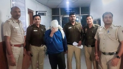 Aaftab Amin Poonawala allegedly strangled his live-in partner Shraddha Walkar, chopped her body into nearly 35 pieces, kept them in a fridge for three weeks and then dumped them across the city over several days. (PTI) (HT_PRINT) Aaftab Amin Poonawala allegedly strangled his live-in partner Shraddha Walkar, chopped her body into nearly 35 pieces, kept them in a fridge for three weeks and then dumped them across the city over several days. (PTI) (HT_PRINT)