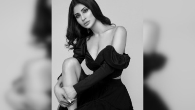 "Why linger… dream to your hearts desire..," Mouni Roy captioned her post.  (Instagram/@imouniroy)