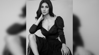 Mouni Roy left her luscious tresses open and waved them for the boho-chic vibe.  (Instagram/@imouniroy)