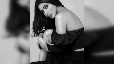 Mouni Roy looked straight into the camera and let her eyes do all the talking as she elegantly posed. (Instagram/@imouniroy)