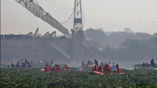 Rescuers search for survivors on October 31 after a suspension bridge collapsed in Gujarat’s Morbi. (REUTERS Photo) Rescuers search for survivors on October 31 after a suspension bridge collapsed in Gujarat’s Morbi. (REUTERS Photo)