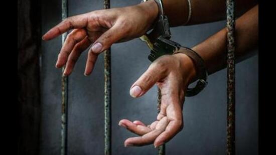 Neeraj Chaska, a Davinder Bambiha gang member, who had allegedly shot down bouncer-cum-financer Surjit Singh in March 2020 was brought to Chandigarh on production warrant and sent to five-day police custody. (Getty Images/iStockphoto)