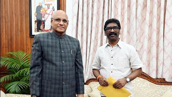 File photo of Jharkhand governor Ramesh Bais with chief minister Hemant Soren. (ANI)
