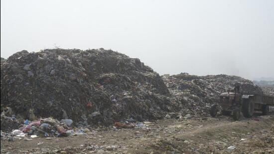 Ghaziabad generates an estimated 1,200 metric tonnes of solid waste daily. (Sakib Ali/HT Photo)