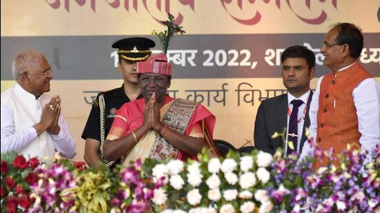 President Droupadi Murmu, Madhya Pradesh governor Mangubhai Patel and Chief Minister Shivraj Singh Chouhan at Shahdol, Madhya Pradesh on Tuesday. (ANI) President Droupadi Murmu, Madhya Pradesh governor Mangubhai Patel and Chief Minister Shivraj Singh Chouhan at Shahdol, Madhya Pradesh on Tuesday. (ANI)