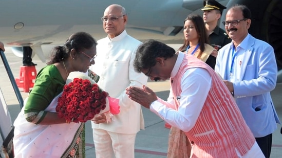 President Droupadi Murmu directly flew on an Indian Air Force chopper to Birsa Munda's village Ulihatu, where she was joined by Union ministers Arjun Munda and Annapurna Devi.(PTI)