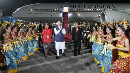The Prime Minister received a traditional welcome upon his arrival and wrote, "Grateful to the Indian community for the warm welcome in Bali!"(PMO)