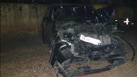 The impact was so severe that the SUV’s front portion was crushed completely and the deceased man, who was driving the vehicle, sustained critical injuries. (HT PHoto) The impact was so severe that the SUV’s front portion was crushed completely and the deceased man, who was driving the vehicle, sustained critical injuries. (HT PHoto)