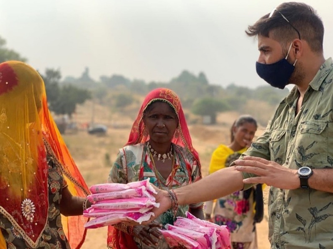 Volunteers distribute pads in Jaipur