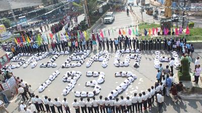 Participants during the human chain formation in Kurnool district. (HT Photo) Participants during the human chain formation in Kurnool district. (HT Photo)