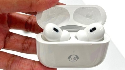 The second generation AirPods Pro retain the same design as before. (Vishal Mathur / HT Photo) The second generation AirPods Pro retain the same design as before. (Vishal Mathur / HT Photo)