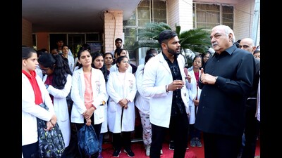 Hooda extends support to protesting MBBS students