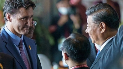 Canada's Prime Minister Justin Trudeau speaks with China's President Xi Jinping at the G20 Leaders' Summit in Bali on Wednesday. (REUTERS)