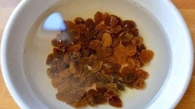 Munakka water acts as a natural laxative and relieves constipation. 