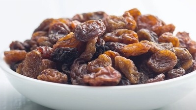 Munakka water is known to improve overall digestion. It is known for its medicinal properties since centuries. (YouTube)