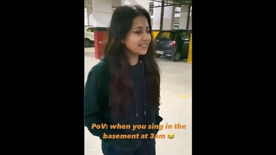 Woman singing Mere Dholna from Bhool Bhulaiyaa 2 at 3 am in the basement. (Instagram/@shreyabasuofficial) Woman singing Mere Dholna from Bhool Bhulaiyaa 2 at 3 am in the basement. (Instagram/@shreyabasuofficial)
