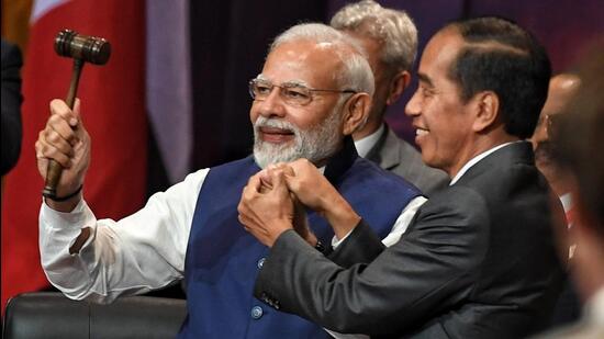 Indonesian President Joko Widodo symbolically hands over the G20 presidency to Prime Minister Narendra Modi. (MEA India)